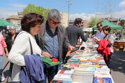 Parada de llibres a la Diada de Sant Jordi 