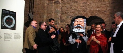 El capgròs Orson Welles-Falstaff a la seva presentació (Foto: Regió 7)