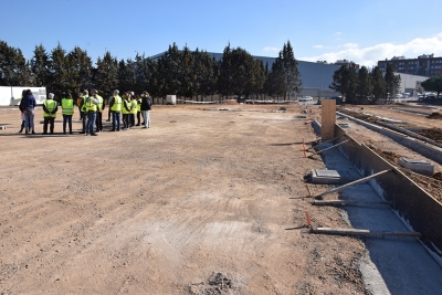 Visita a les obres del parc comunitari i esportiu de Montornès Nord amb el veïnat.