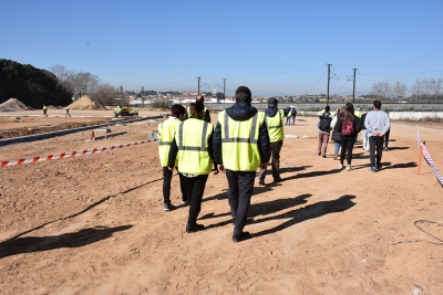 Visita a les obres del parc comunitari i esportiu de Montornès Nord amb el veïnat.	