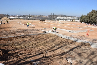 Obres al parc comunitari i esportiu de Montornès Nord.	