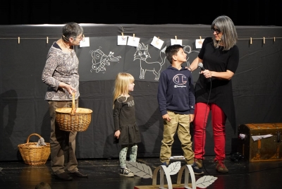 Marató de contes al Teatre Margarida Xirgu. (imatge de Juanjo Bermejo per encàrrec de l'Ajuntament)