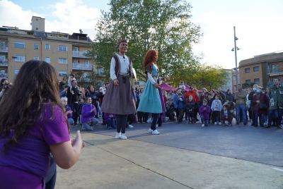 Ball amb la colla infantil dels Gegants de Montornès. (imatge de Juanjo Bermejo per encàrrec de l'Ajuntament)