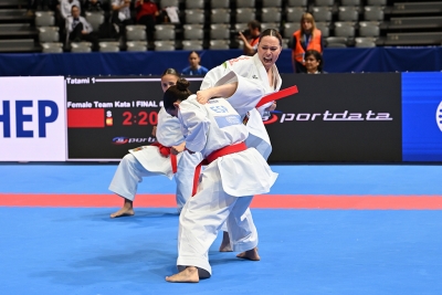 Un moment de l'exhibició final de l'equip de kata femení espanyol. Foto: Club Karate Montornès.