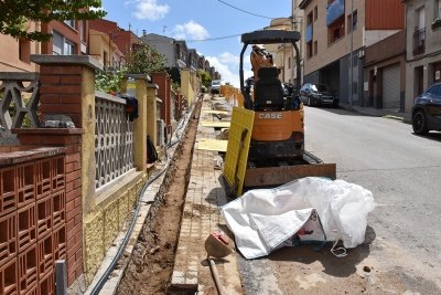 Obres de renovació de la xarxa d’aigua potable al carrer de Francesc Macià.