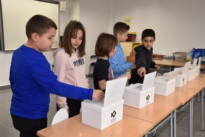 Fase de votacions a l'Escola Palau d'Ametlla.