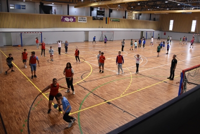 Partits d'handbol al pavelló de la Zona Esportiva Municipal de Les Vernedes.