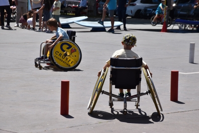 Espai de pràctica d'slalom a la plaça de Pau Picasso.