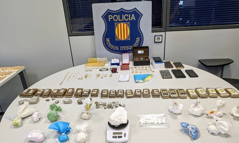 Material intervingut durant l'operacio policial. Foto: Policia de la Generalitat - Mossos d'Esquadra 