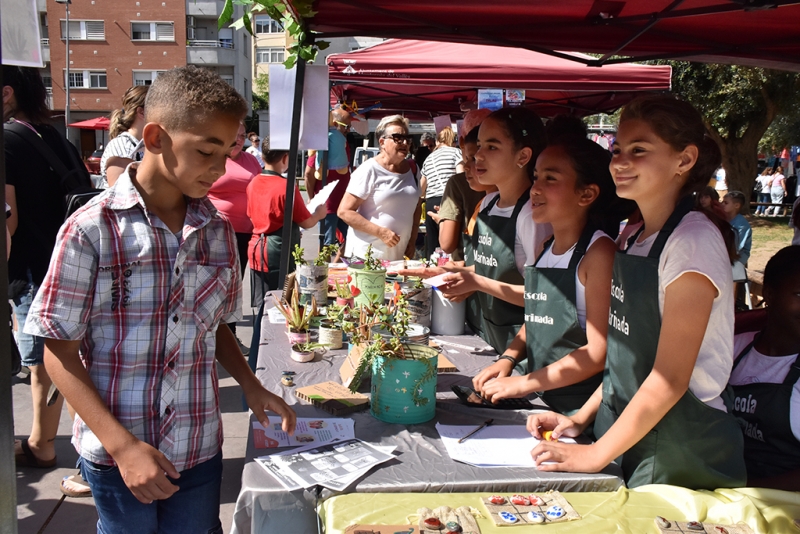 Parada de la cooperativa de l'Escola Marinada.