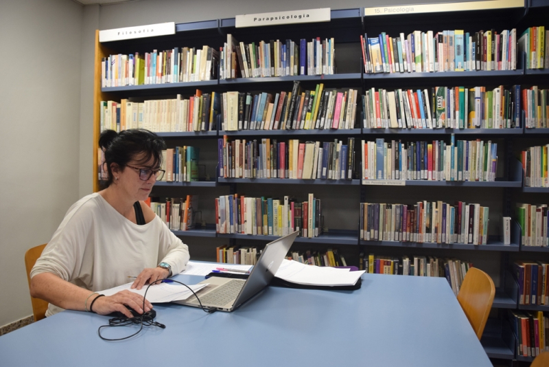 Una usuària de la Biblioteca, estudiant.