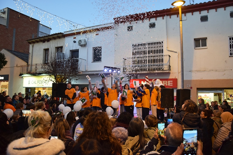 El Consell d'Infants, després d'encendre els llums de Nadal.