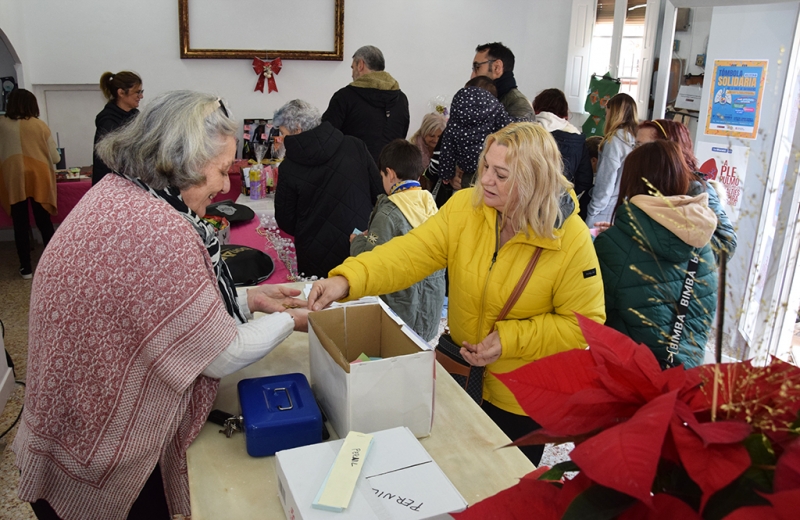 La tómbola solidària de la Unió de Botiguers al local del carrer Major, 23.