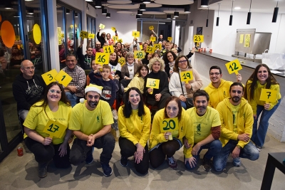 Foto de família a la 5a Subhasta solidària de la Penya Pere Anton.