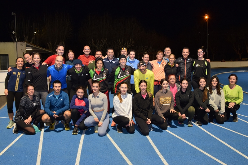 Foto de grup de les persones que participen en el programa "Corre per la igualtat" d'enguany.