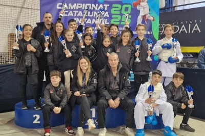 Esportistes del Club Karate Montornès després d'acabar el Campionat de Catalunya Infantil. (imatge: CK Montornès)