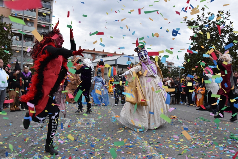 Ball de la Reina Carnestoltes i el seu seguici.