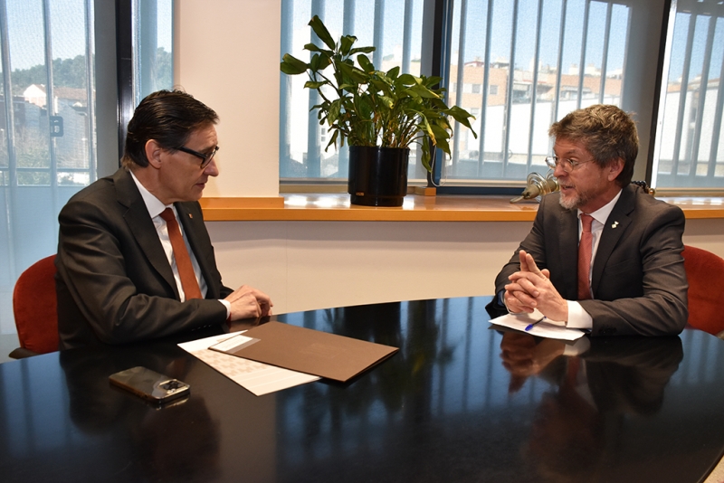 El president de la Generalitat, Salvador Illa, reunit amb l'alcalde, José A. Montero.