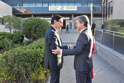 Arribada del president de la Generalitat, Salvador Illa, als jardins de l'Ajuntament.