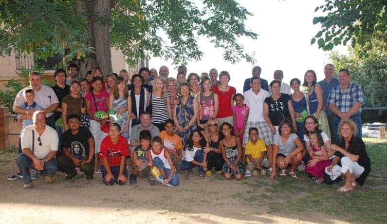 Foto de família de l’acte institucional de benvinguda de les colònies de l’any passat