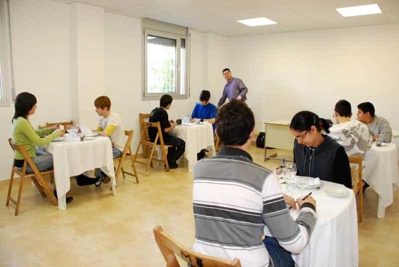 Alumnes del mòdul d’hoteleria, cuina i serveis de restauració