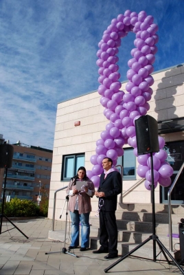 Lectura del manifest institucional a càrrec de la regidora de Benestar Social, Marta Bailón