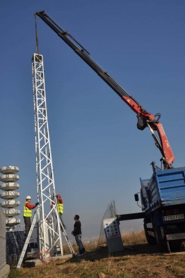 Treballs a l'estació base situada a la muntanya de les Tres Creus