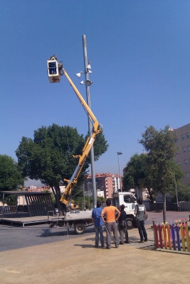 Instal·lació a la plaça de Pau Picasso del punt d'accés al servei municipal de wifi