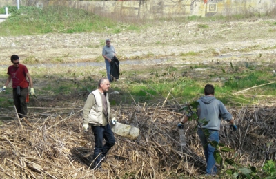 Tasques de neteja a la llera del riu Mogent. Fotos cedides per l'Associació de Voluntaris de Protecció Civil de Montornès 