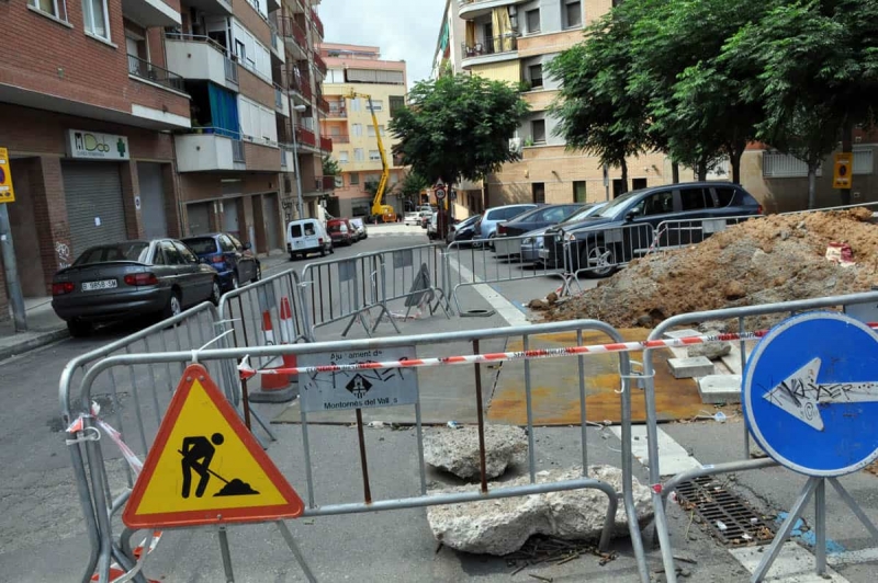 Desperfectes a la calçada del carrer d'Euskadi