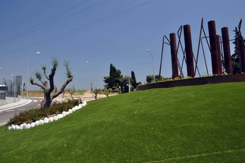 L'escultura "Punt de trobada i laberint" d'Elisa Arimany, ha estat de les darreres a incorporar-se a l'espai públic de Montornès