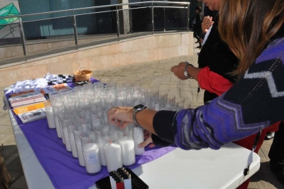 Durant l'acte s'han encès espelmes per les victimes de la violència masclista