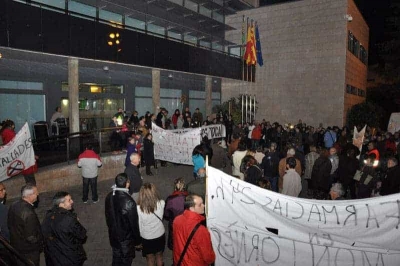 Concentració a la porta de l'Ajuntament