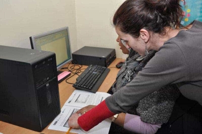 Curs de recerca de feina per internet al Centre Juvenil Satèl·lit