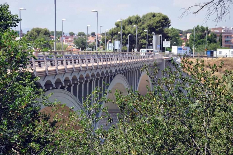 Pont sobre el reiu Besòs