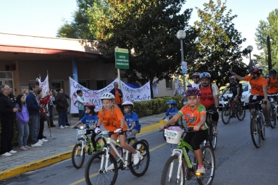 Pas de la "Pedalada" pel carrer de Can Parera