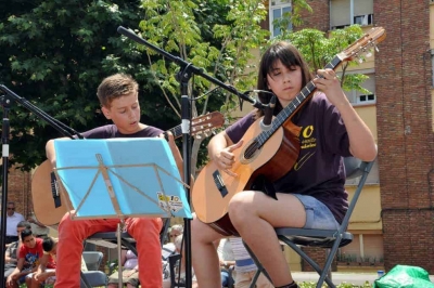 Actuació del Duet de Guitarres de l'Escola Municipal de Música (Juny 2012)