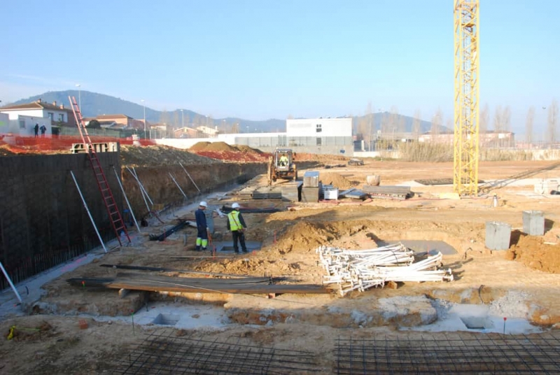 Obres de construcció del nou edifici de l'Institut Marta Mata, al camí de la Justada